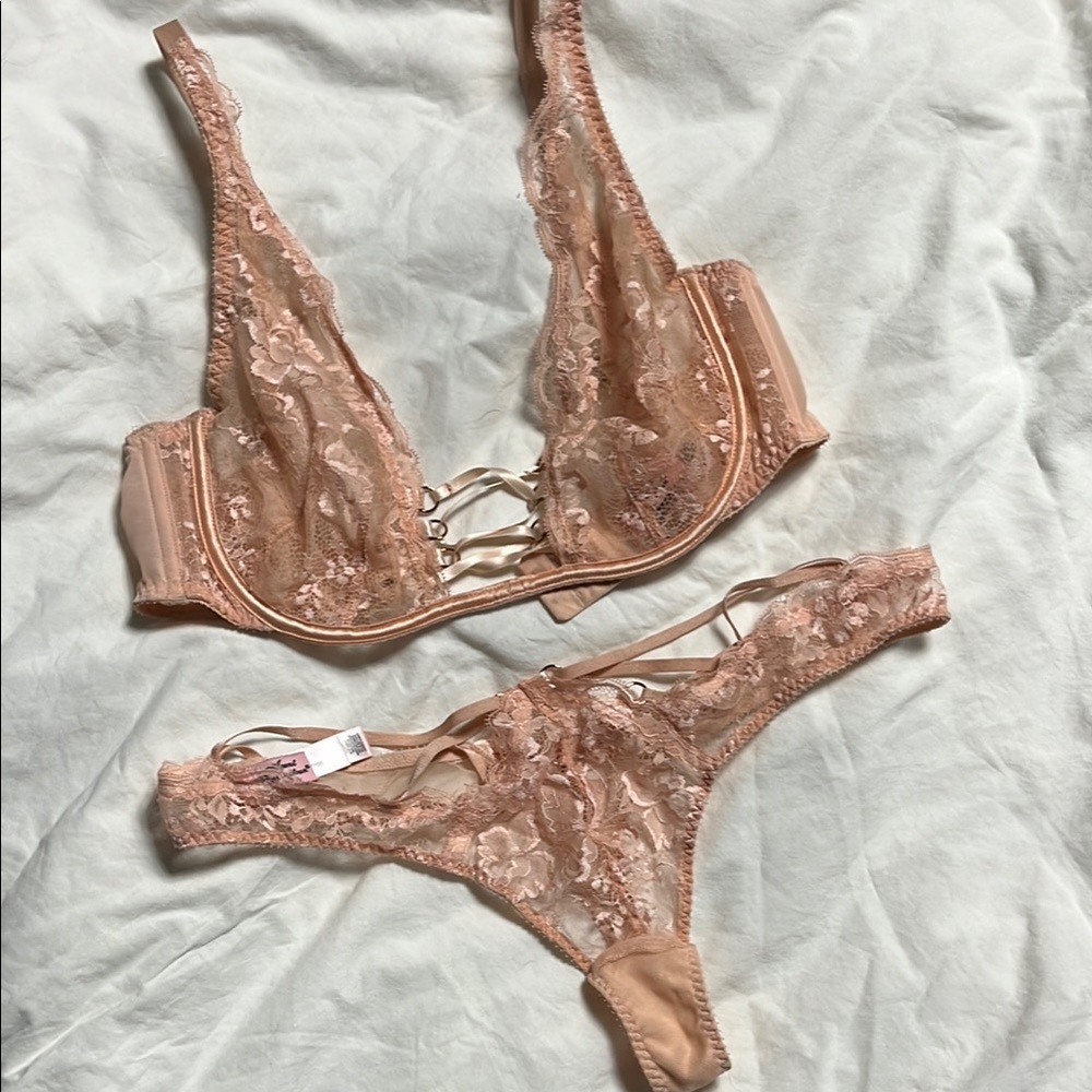 Agent Provocateur Essie set 34D and 4 thong Elegant Lace Lingerie Set - Picture 3 of 12